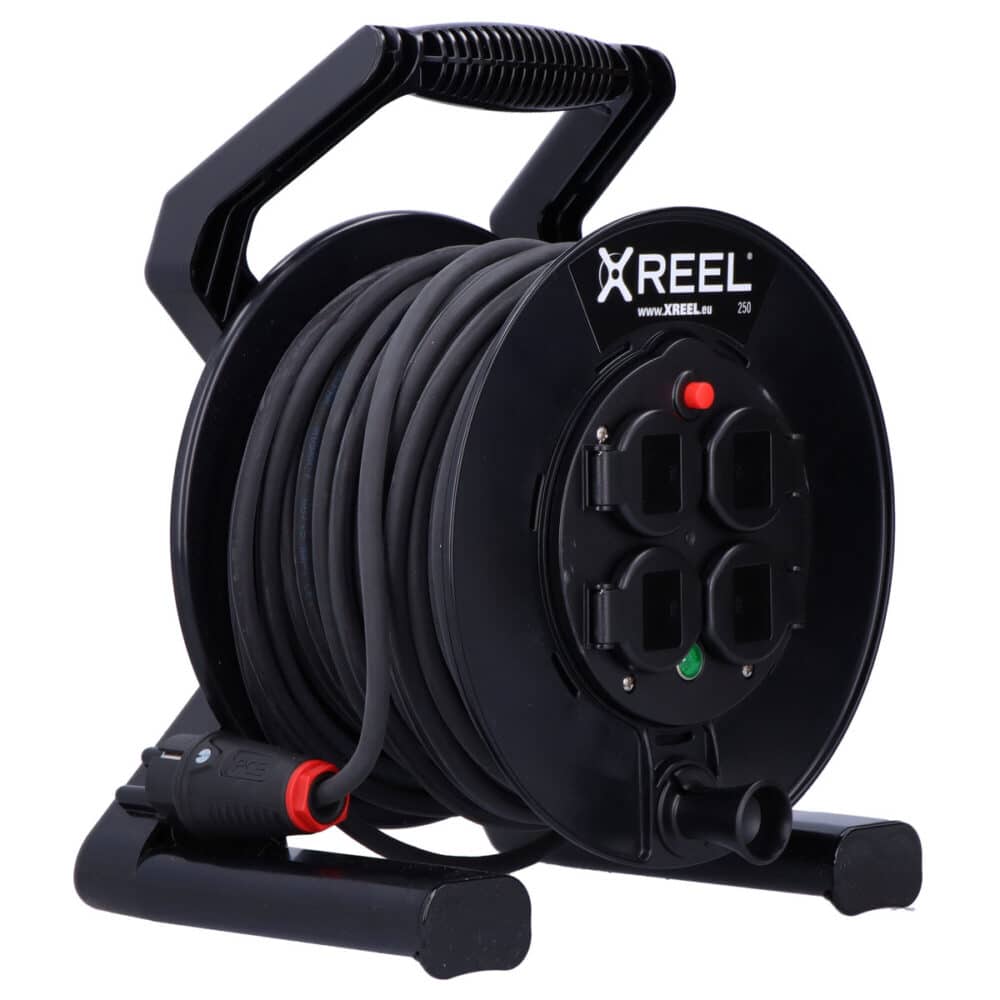 Przedłużacz zwijany jednofazowy na bębnie z tworzywa typ "XREEL" - wejście 40 mb H05RR-F 3x1,5 (OW) wtyczka gumowa 16A wyjście 4xGS termik IP44